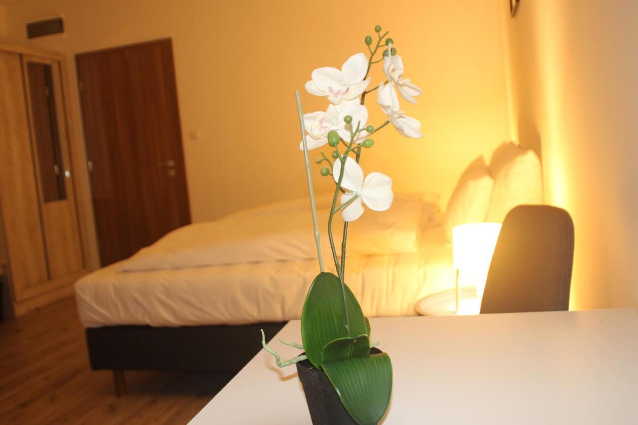 Bed and Breakfast Vecsesi Rendezvenykoezpont Es Panzio Zewnętrze zdjęcie