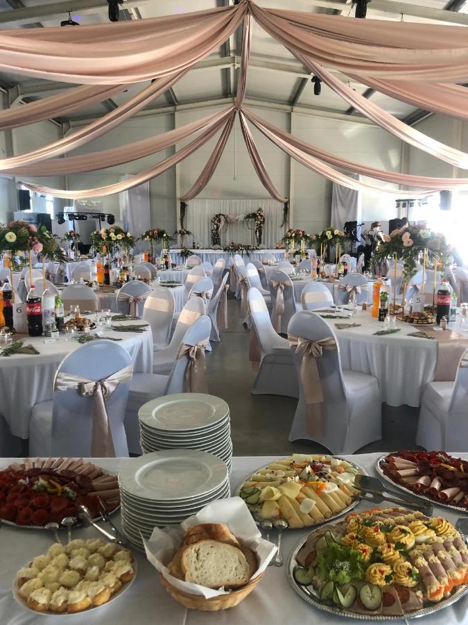 Bed and Breakfast Vecsesi Rendezvenykoezpont Es Panzio Zewnętrze zdjęcie