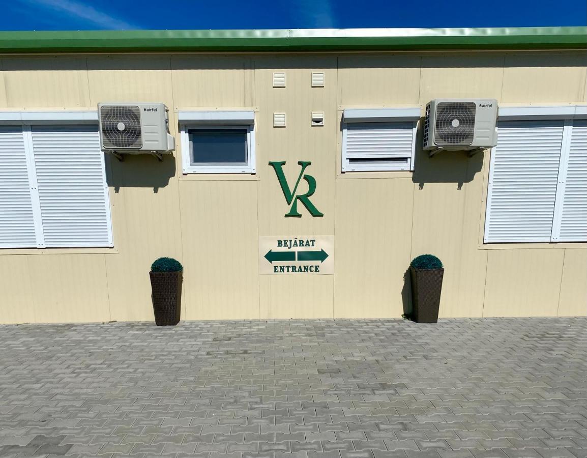 Bed and Breakfast Vecsesi Rendezvenykoezpont Es Panzio Zewnętrze zdjęcie