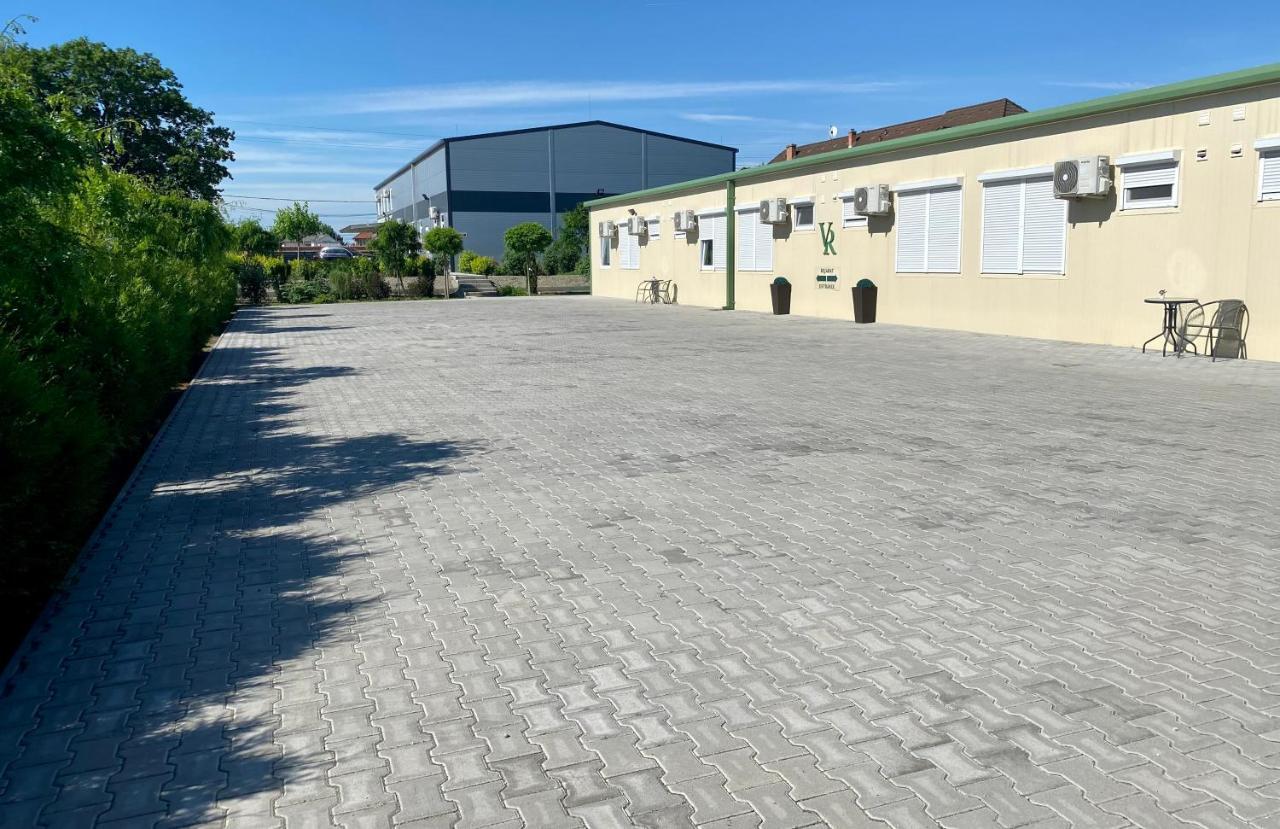 Bed and Breakfast Vecsesi Rendezvenykoezpont Es Panzio Zewnętrze zdjęcie