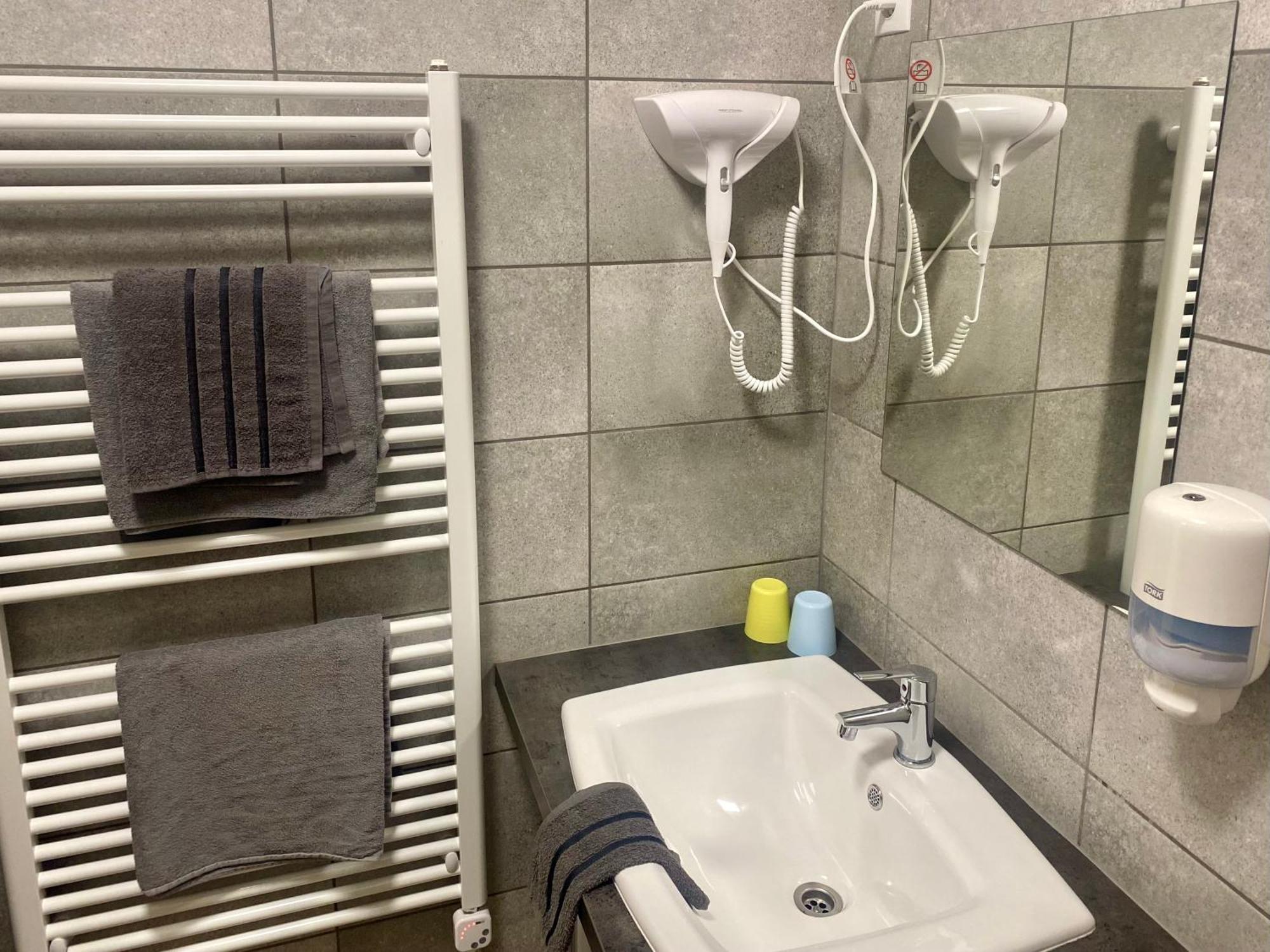 Bed and Breakfast Vecsesi Rendezvenykoezpont Es Panzio Zewnętrze zdjęcie