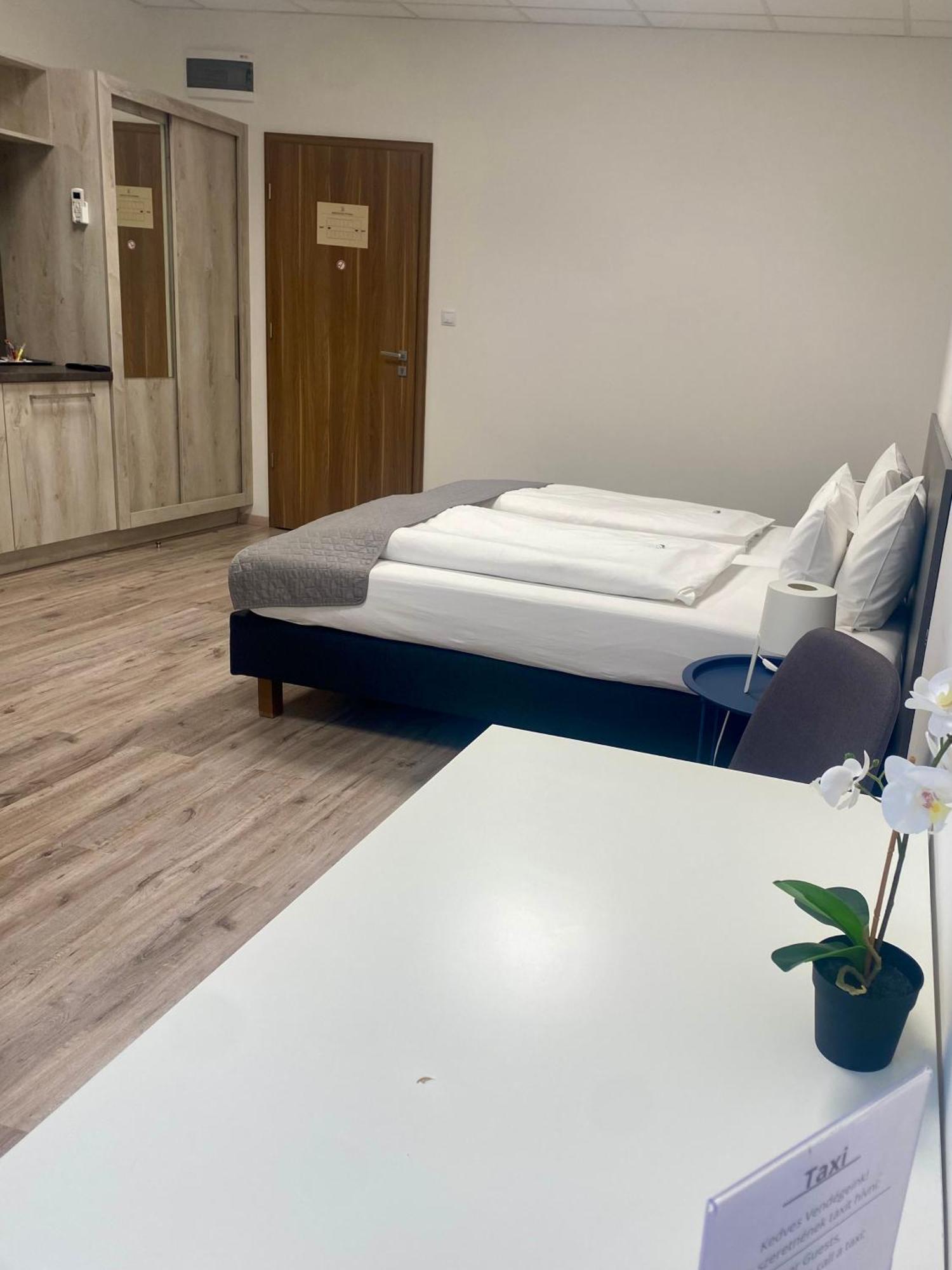 Bed and Breakfast Vecsesi Rendezvenykoezpont Es Panzio Zewnętrze zdjęcie