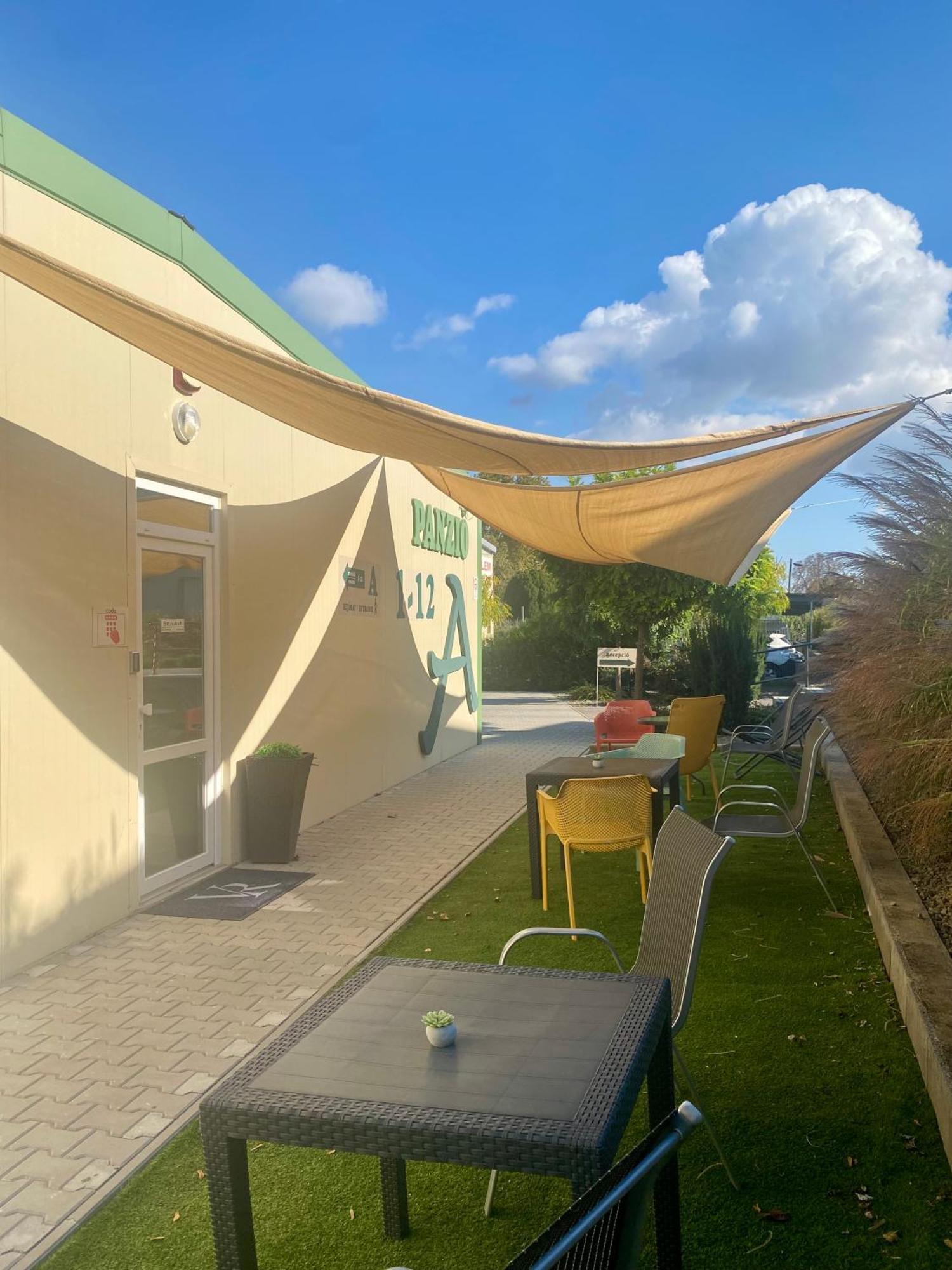 Bed and Breakfast Vecsesi Rendezvenykoezpont Es Panzio Zewnętrze zdjęcie