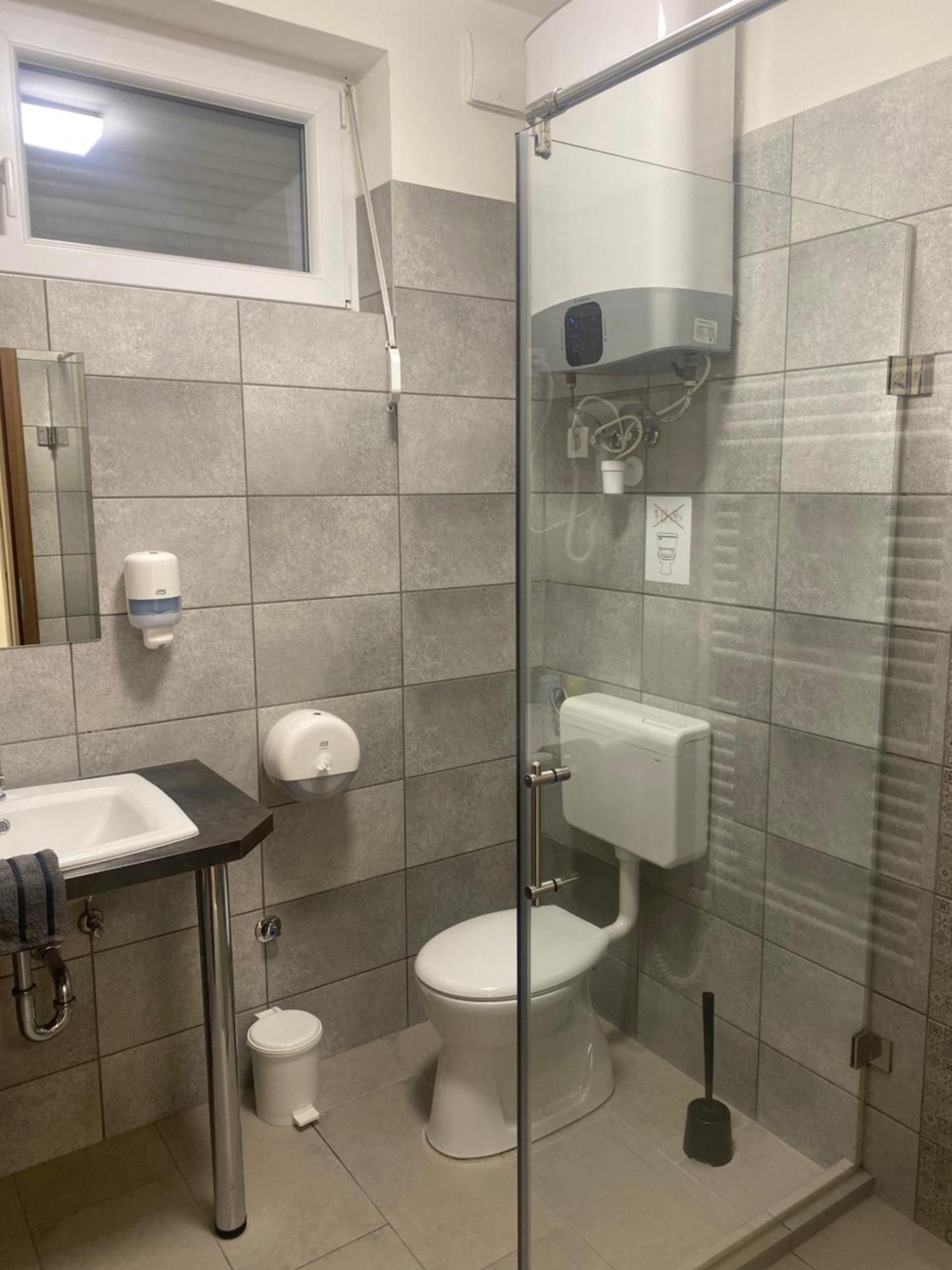 Bed and Breakfast Vecsesi Rendezvenykoezpont Es Panzio Zewnętrze zdjęcie